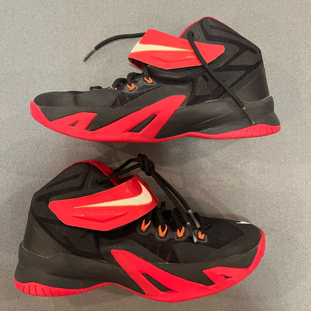 Lebron Soldier 6 Size 6 Youth